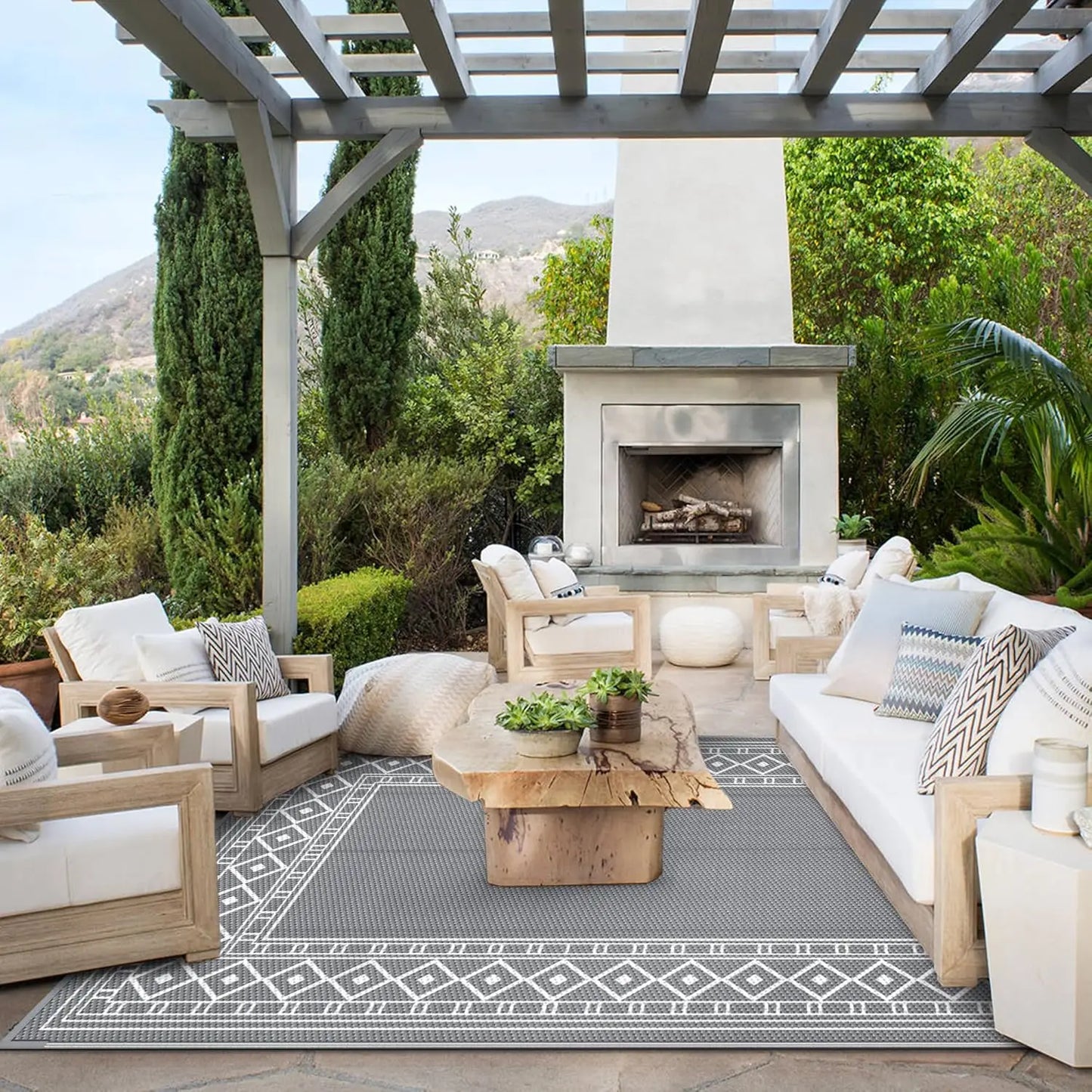 Outdoor Plastic Straw Rug